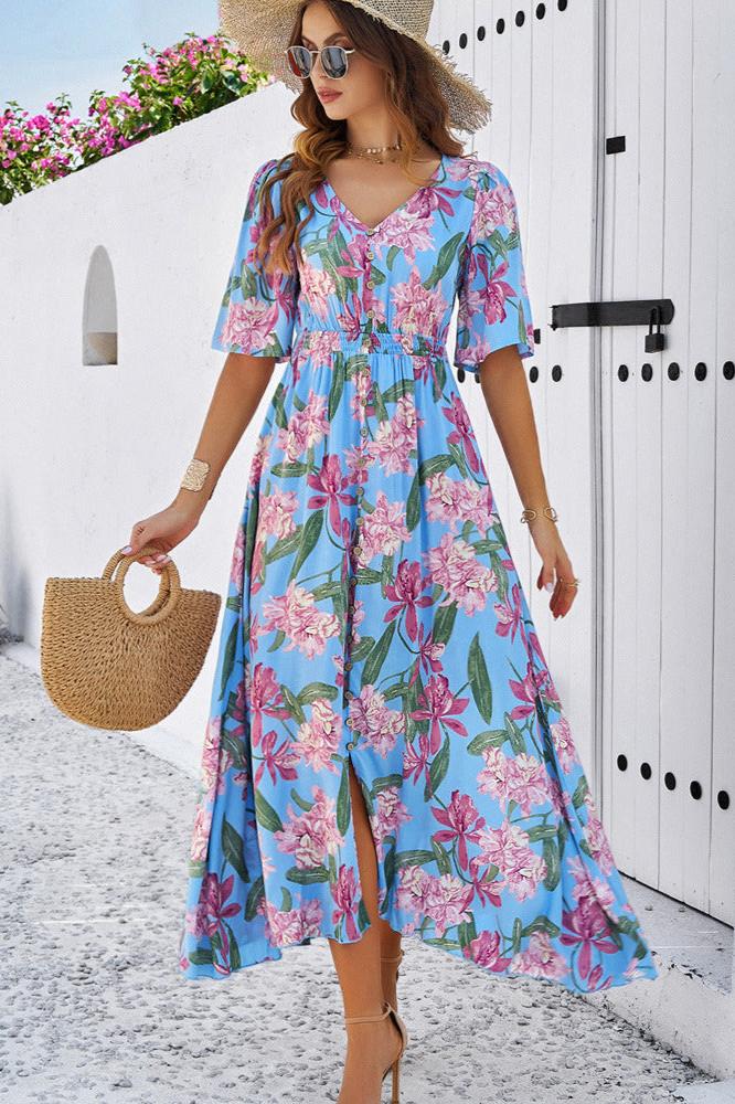 Chic sommerblomstret midi-kjole med V-hals sideslids