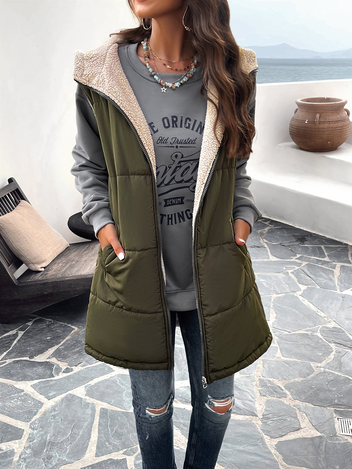 Elegant Puffer Vest with Hood and Sherpa Lining for Cozy Outings