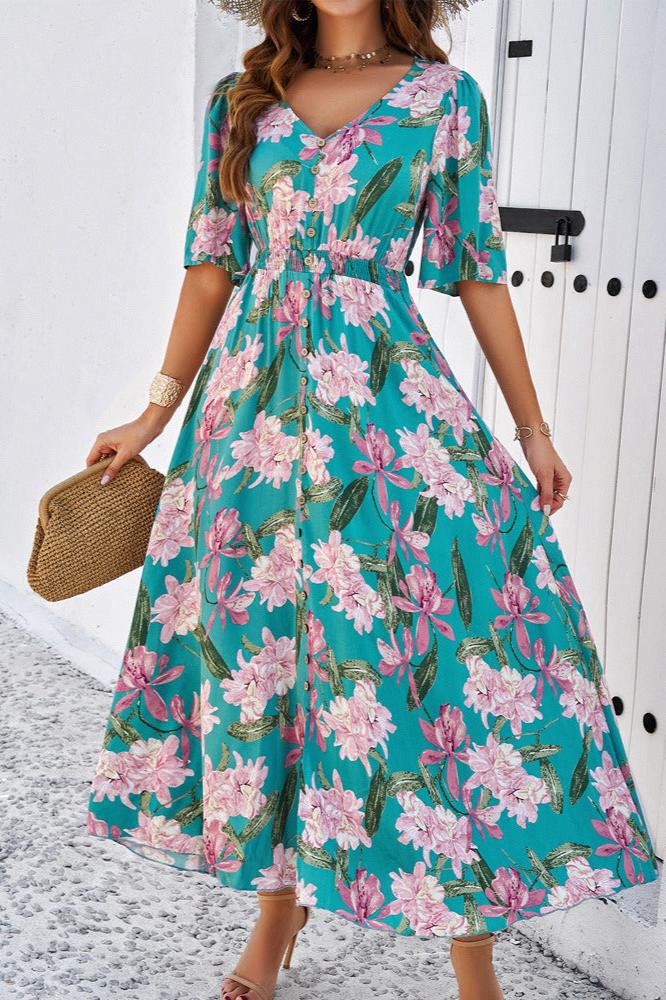 Chic sommerblomstret midi-kjole med V-hals sideslids