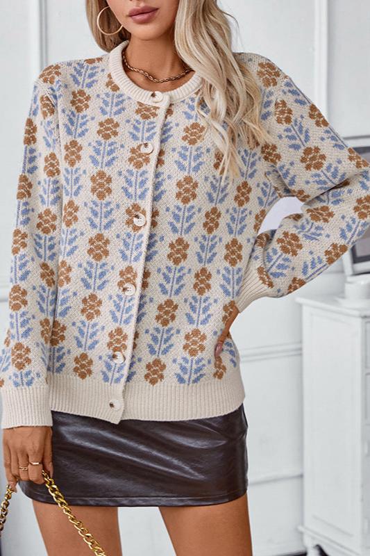 Langærmet strikket sweater med blomsterknapper 