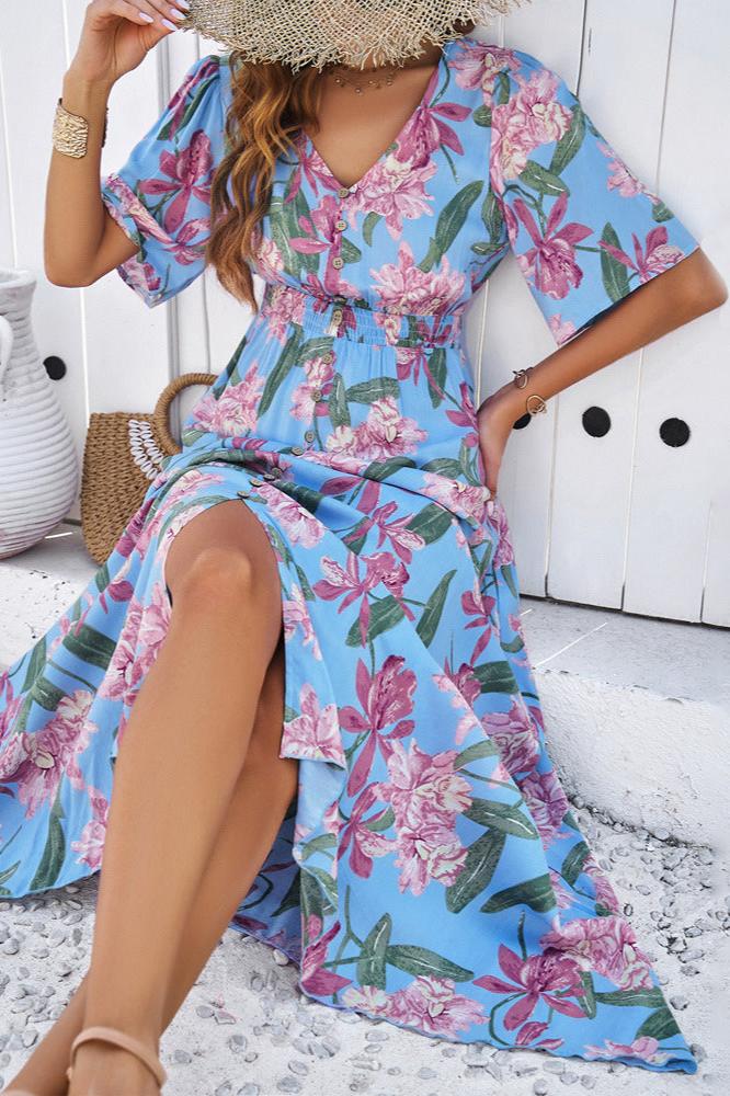 Chic sommerblomstret midi-kjole med V-hals sideslids