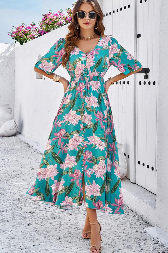 Chic sommerblomstret midi-kjole med V-hals sideslids